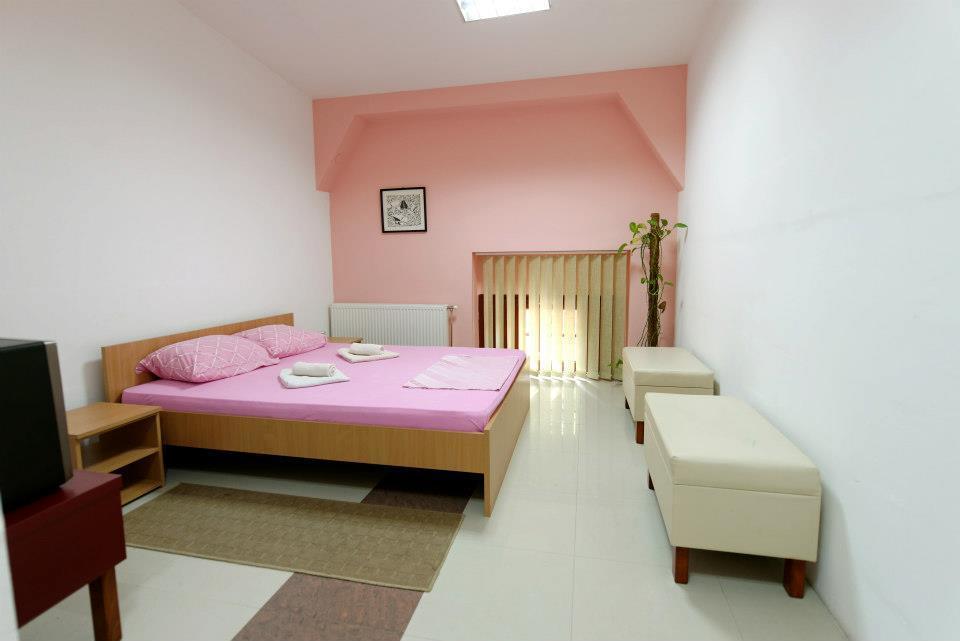 Hostel Paparazzo & Apartmens Kikinda Kamer foto